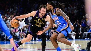 NBA 스타 돈치치, 햄스트링 부상으로 ‘정규시즌 아웃’