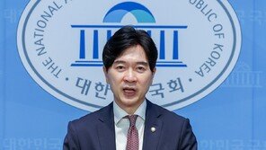 尹 탄핵 1년…국힘 “잘못된 계엄 사과, 미래 향해 전진할 것”