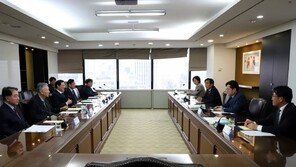 “노인 무임승차 제한 계획 없다” 靑정무수석, 노인회에 해명