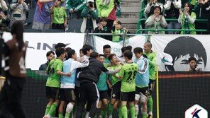 ‘이승우 환상골’ 전북, ‘100번째 현대가더비’서 울산에 2-0 완승…3연승