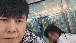 홍경민 “사는 게 힘들어”…1인 시위 딸에 진땀