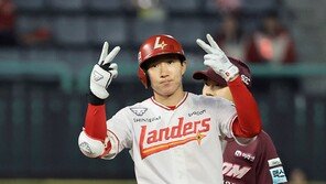 ‘5할 맹타’ 박성한·고명준, 초반 SSG 선두 도약 이끄는 ‘불방망이’