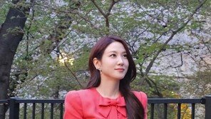 박은빈 맞아? 새빨간 미니 원피스 입고 뽐낸 ‘반전’ 섹시미