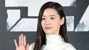 좀비물로 복귀한 전지현 “연상호 감독의 찐팬…날 것 느낌 살리려 노력”