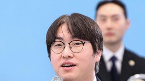 ‘하GPT’ 하정우 수석, 부산 출마하나…“고민 안할 순 없어”