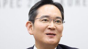 이재용 ‘뉴삼성’ 본궤도… 삼성전자, 매출·영업益 ‘100조·50조’ 클럽 개척