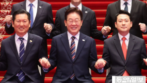 정상회담부터 부활절까지, 李대통령 넥타이로 전하는 메시지[청계천 옆 사진관]