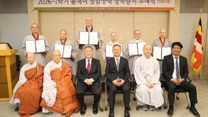 최동호 올데이골프그룹회장, 동국대 학인 스님 위해 장학금 4400만 원 기탁