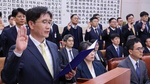 ‘남욱 진술회유 의혹’ 검사 “가족사진 제시는 인도적 차원”