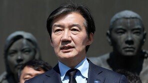 조국 “재보선 출마, 보통 시민들 볼 때 쉬워 보이는 곳 택하지 않을 것”