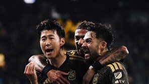 부활한 손흥민, 크루스 아술전 MOTM 선정…블라블라 세리머니 눈길