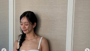혜리, 4월부터 혼자 여름…늘씬 뷔스티에 원피스 패션