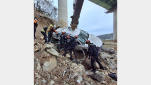경주∼포항 국도 다리에서 SUV 추락…50대 운전자 사망