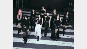 니쥬, 오리콘+빌보드 재팬 주간 앨범 차트 석권