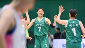 여자농구 하나은행, 삼성생명 잡고 창단 첫 PO 승리