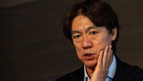 “평가전서 드러난 ‘스리백 불안’ 포백도 활용 전술 유연성 높일것” 