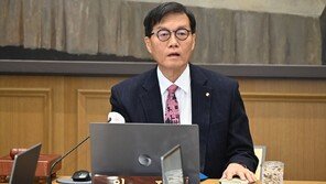중동 전쟁에 진퇴양난…이창용 마지막 금통위, ‘7연속 동결’ 유력