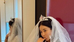 면사포 쓴 기은세 “결혼하는 거 아니에요”
