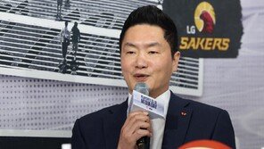 껄끄러운 KCC 피하려 ‘고의 져주기’? 전희철 SK 감독에 벌금 500만원