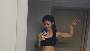 ‘애둘맘’ 이지현, 놀라운 식스팩+팔 근육 “살아 돌아온 복근”