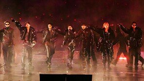 “변화 믿어달라” 아미에 큰절, 월드투어 출발