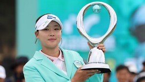샷감 안 좋았다는 슈퍼루키, 나흘 내내 선두 지켰다