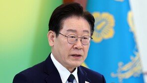 李 “오목 좀 둔다고 명인전 훈수…지구침공 화성인 편들 태세”