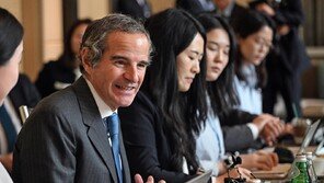IAEA 사무총장 “韓핵잠, 핵무기 확산 일조 안 한다는 보장 있어야”