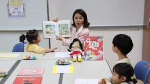 라디오-인형극-공연… “도서관 가서 놀자”