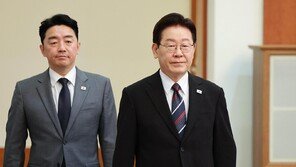 李대통령 “강훈식 확보해온 원유·나프타 큰 도움…국내 신속 도입”