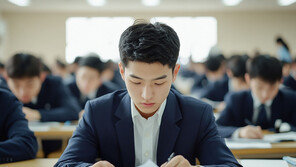 한국어능력시험 문제 샜다…자료 지참한 中유학생 적발
