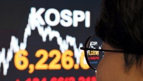 코스피, 전쟁 이후 첫 6200선 마감…외인·기관 ‘쌍끌이’
