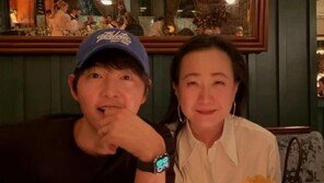 송중기 미국에서 전한 근황…귀여운 꾸러기 표정 자랑