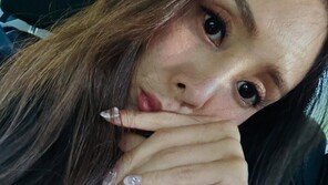 ‘활동 중단’ 지나, 웨딩드레스 이어 유모차 영상…결혼설 솔솔