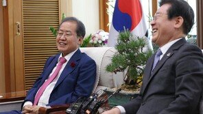 李 만난 홍준표 “막걸리 한잔 하고 TK신공항 지원 요청했다”