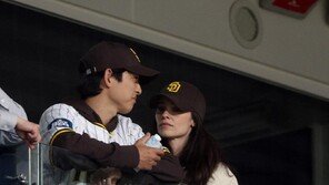 송중기·케이티, 첫 부부동반 일정 나섰다…‘깜짝’ 근황