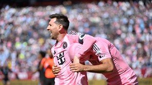 메시 멀티골…MLS 인터 마이애미 새 감독 데뷔전서 승리