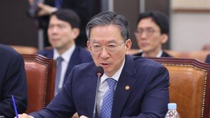 정성호 법무장관 “檢, 왜 국민 신뢰 잃었는지 반성과 성찰이 먼저”