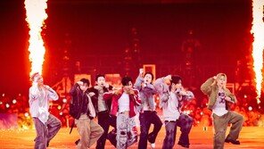 방탄소년단 ‘아리랑’, 美 ‘빌보드 200’ 4주 연속 톱3