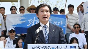 조국 “지선·재보선 성격 달라…평택을 출마 사전조정 불가능”