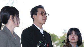 ‘부실 복무’ 위너 송민호, 징역 1년6개월 구형…“재복무 기회 달라”