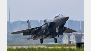 조종사 ‘인생샷’ 찍으려, F-15K 뒤집기 비행중 충돌