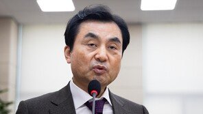 ‘브런슨 항의’ 사실 아니라는 안규백 “포괄적 사항은 논의”