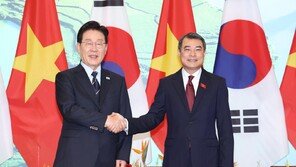李, 베트남 서열2위 만나 “‘홍강의 기적’ 함께 만들자…인프라 협력 강화”