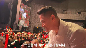 유승준, 태진아 LA 콘서트 깜짝 등장…교포 관객들에 눈물 속 인사