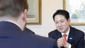 꼬이는 장동혁 訪美 해명…당은 “사과”, 본인은 “분명 차관보”