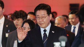 李 “혼자 잘 살면 뭔 재민겨? 같이 살자”…주사기 매점매석 저격