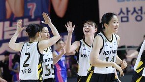 女농구 KB스타즈, 부상 악재 극복하고 ‘3전 전승’ 세 번째 통합우승 축포
