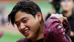‘영웅’ 은퇴하던 날, 새 영웅 탄생… “시속 159km 꽂았다”