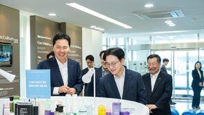 공급망 확보가 국가 경쟁력… ‘1호 유턴’ 한국콜마 찾은 김정관 장관